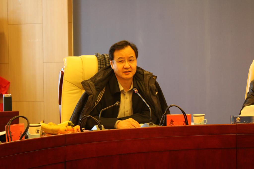 校党委副书记、校工会主席袁东致辞
